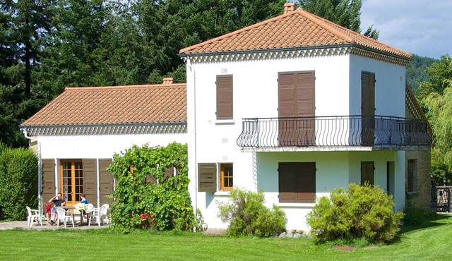 Beautiful spacious family friendly home with huge garden and amazing view