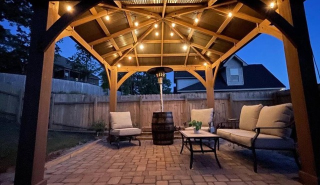 Beautiful Spacious Farmhouse Home W/ outdoor space