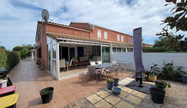 Beautiful, spacious house with air conditioning in each bedroom + living room, WiFi, sleeps 6-8.