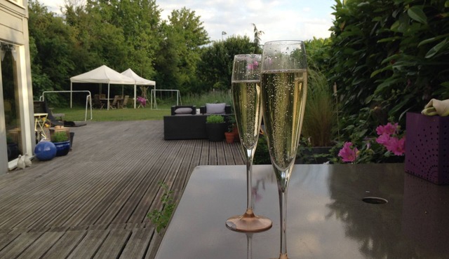 BEAUTIFUL SPACIOUS WOOD HOUSE