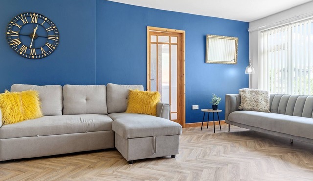 Beautiful & Spacious Home | Free Driveway Parking