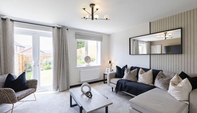 Beautiful & Spacious Home | Driveway | Close to M1