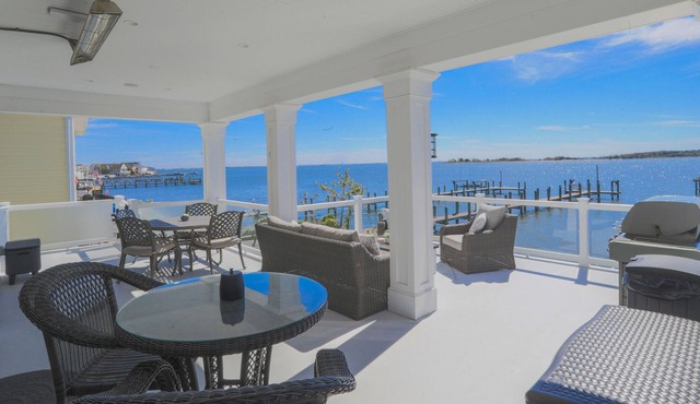 Beautiful, spacious home with fantastic water views - perfect for families