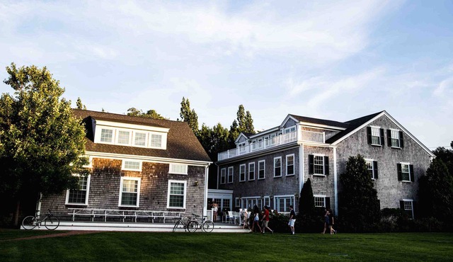 Beautiful, spacious house walking distance from quaint Edgartown.