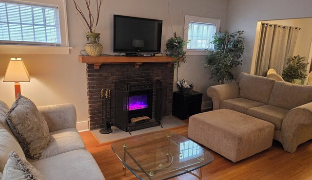 Beautiful Spacious Home - Near Charles Schwab Field- CWS, CHI Arena, Downtown nn