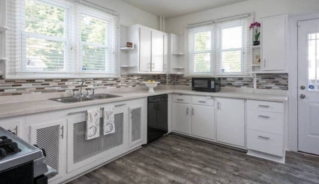 Beautiful Spacious Home In Albany Ten Minutes To City Center