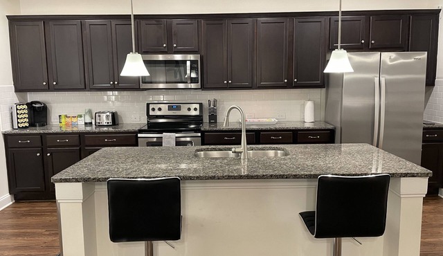 Beautiful spacious Home W/Complimentary Bar&Snacks
