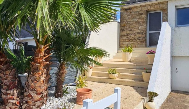 Beautiful spacious house on the seafront - barbecue - close to the port