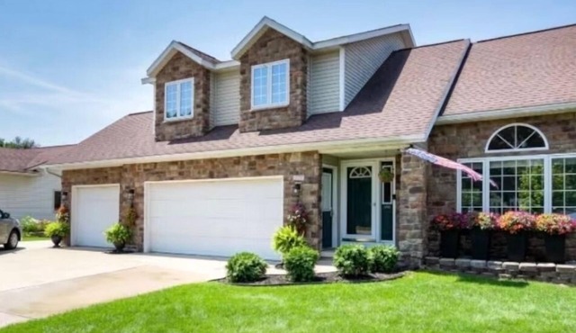 Beautiful, spacious luxury home in Michigan for 12n.