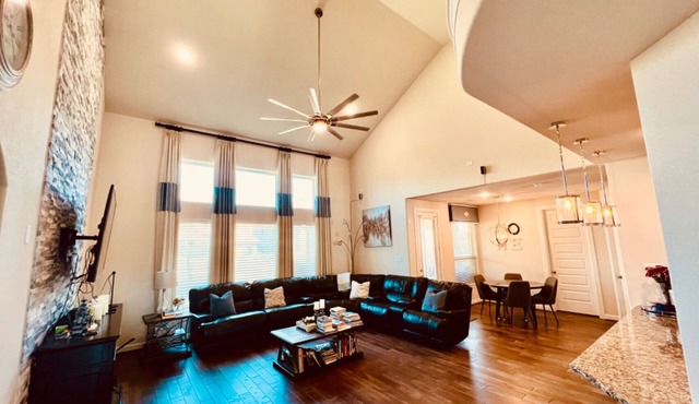 Beautiful Spacious Modern Home in Sugar Land