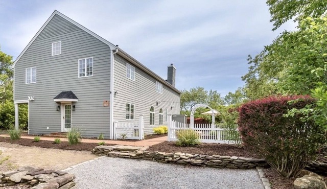 Beautiful, spacious, newly renovated house close to Ditch plains