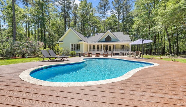 Beautiful Spacious Remodeled Private House w/Pool, Porches, Grille, Game Room.