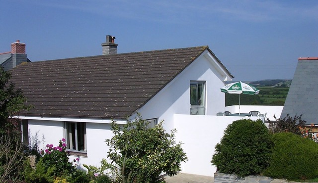 Beautiful spacious, split-level house near Fowey, heated swimming pool, hot tub