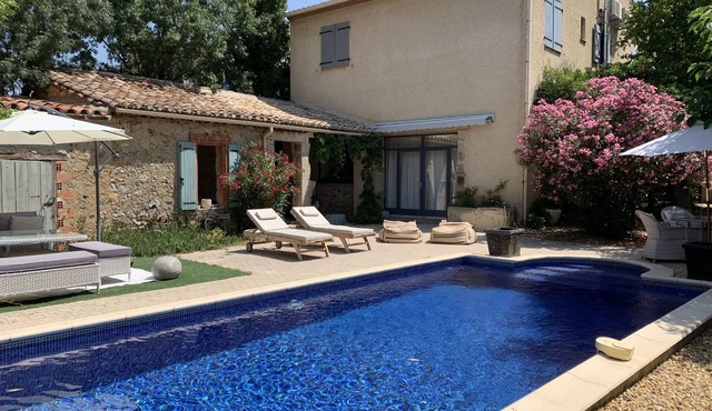 Beautiful spacious stone winemakers house heated pool, 4 beds, air con, 3.5baths