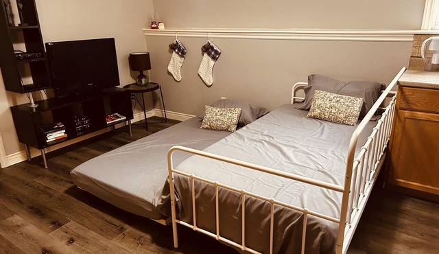 Beautiful spacious suite close to great hiking, ATV, Snowmobile trails.