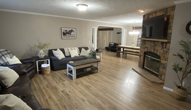 Beautiful & spacious TN home perfectly located for Off-Roaders or Vacationers!