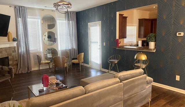 Beautiful Spacious Townhome Minutes from Atlanta Airport