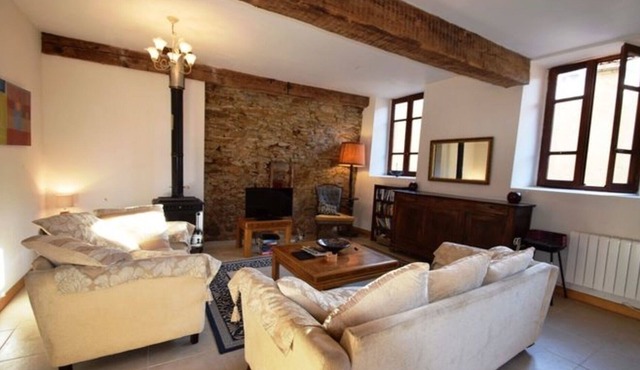 Beautiful, spacious, two-family stone house, 4.5 bathrooms, 4 double bedrooms