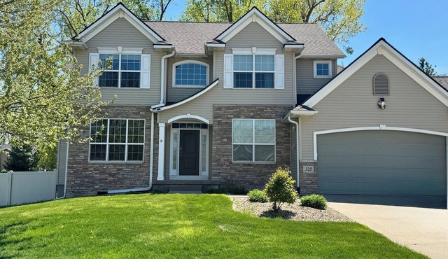 Beautiful & Spacious 6-bedroom house with Entertainment