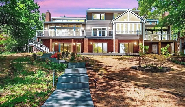 Beautiful, spacious, lakefront home large lot, firepit, hot tub, and more