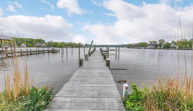 Beautiful, spacious, quiet waterfront house!