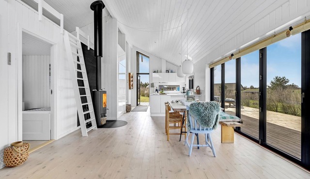 Beautiful, spacious vacation cottage in the north of Zealand.