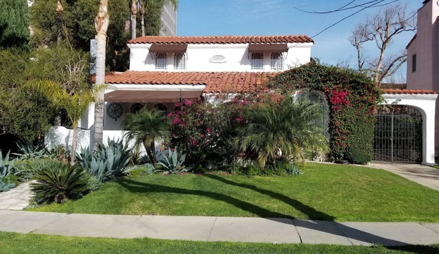 Beautiful Spanish Manor w/Pool and Amazing location in Historic Carthay Circle