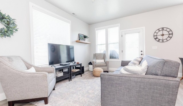 Beautiful, Sparkling Clean 3 BR, 2.5 BA Townhome!