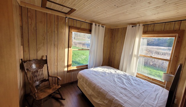 Beautiful St Lawrence waterfront cottage