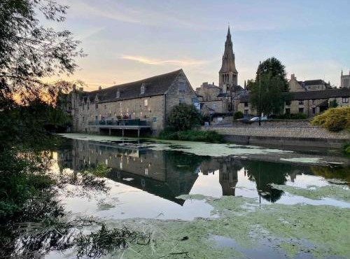 Beautiful Stamford Townhouse with River Views