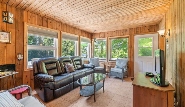 Beautiful Stanley Bridge Harbour View Cottage