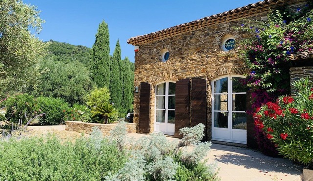 Beautiful stone house in St Clements Vineyards