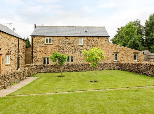 Beautiful Stone Barn with Hot Tub on a Quiet Farm