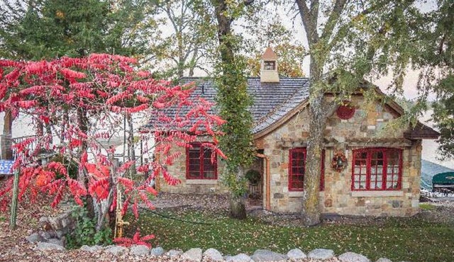 Beautiful Stone Cottage Warm Cozy Get Away