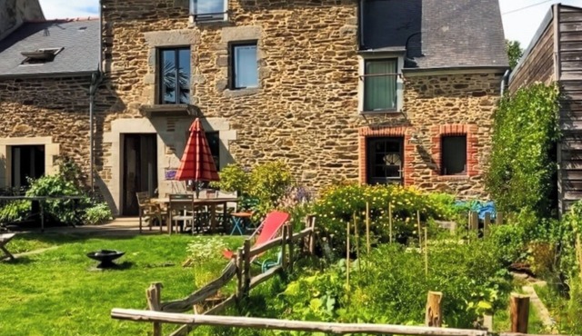 Beautiful stone farmhouse, renovated, all comfort between Land, Sea and Rance