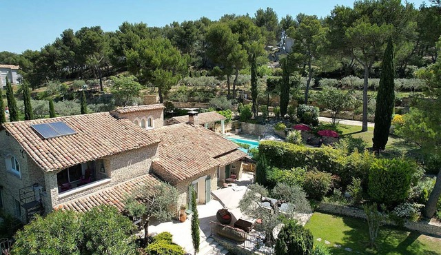 Beautiful stone farmhouse in Orgon, large park with heated, fenced swimming pool, pets welcome (1).