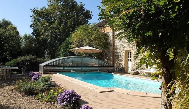 Beautiful stone house "country chic", private heated pool, play area