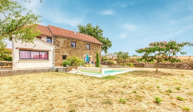 Beautiful stone house from 1900 in fantastic area.