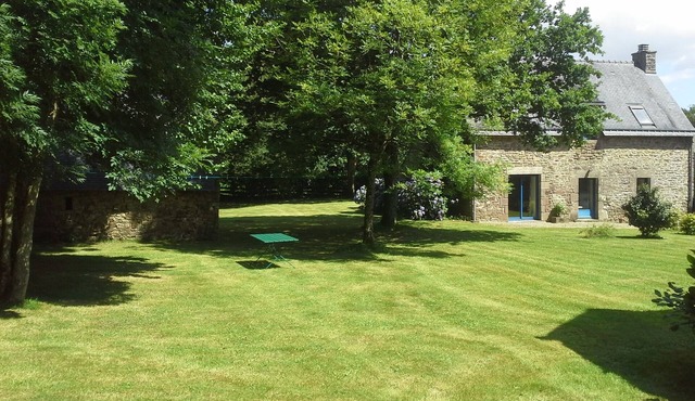 beautiful stone house with barn on plot of 4000 m2