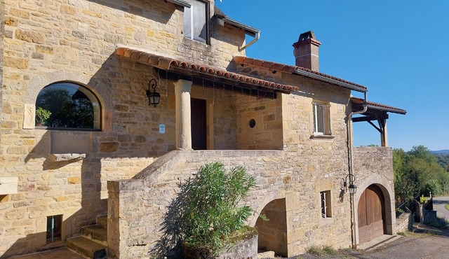 Beautiful stone house with panoramic views in southern Quercy
