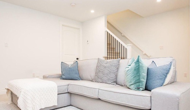 Beautiful Stratford Condo