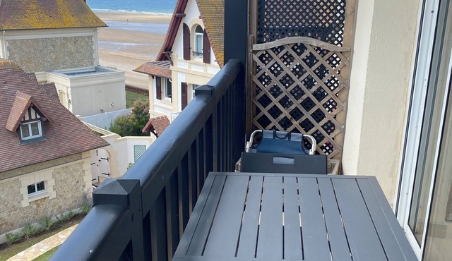 Beautiful studio by the beach