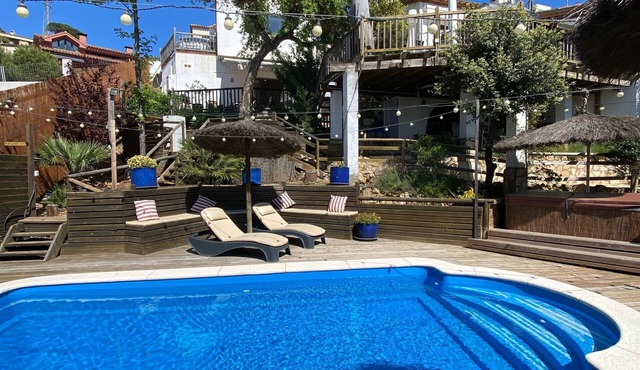 Beautiful studio/apartment with air conditioning and use of pool.