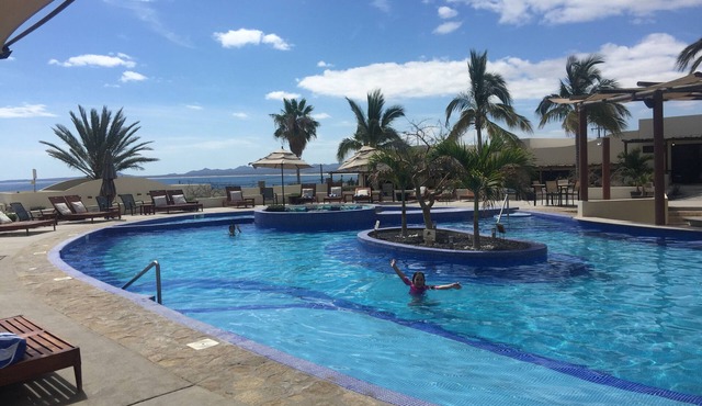 Beautiful Studio, Fully Equiped, pool side, Walking Distance To La Ventana Beach