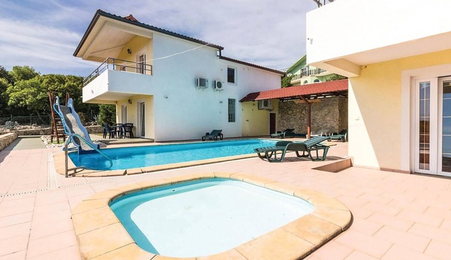 Beautiful studio in Labin with swimming pool
