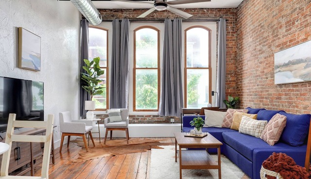Beautiful Studio Loft with AC & Wifi on Historic C - Street in Springfield