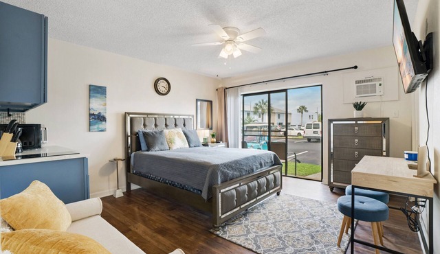 Beautiful Studio N5-S at Paradise Lakes Clothing Optional Resort!