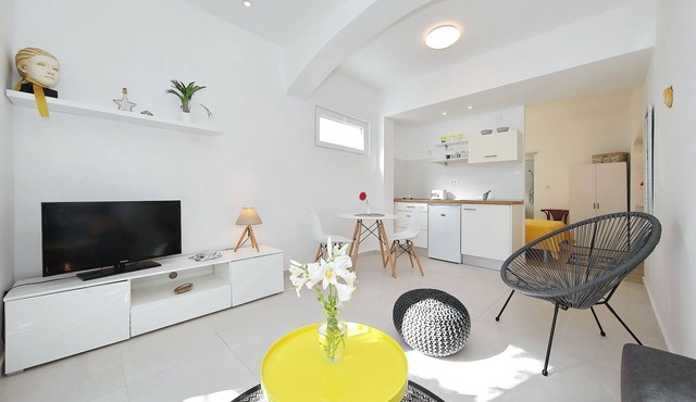 Beautiful Studio near beach in Zadar Diklo