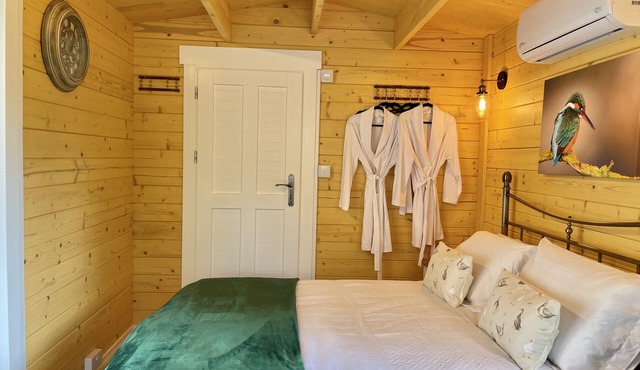 Beautiful studio style lodge, located in the Kent countryside