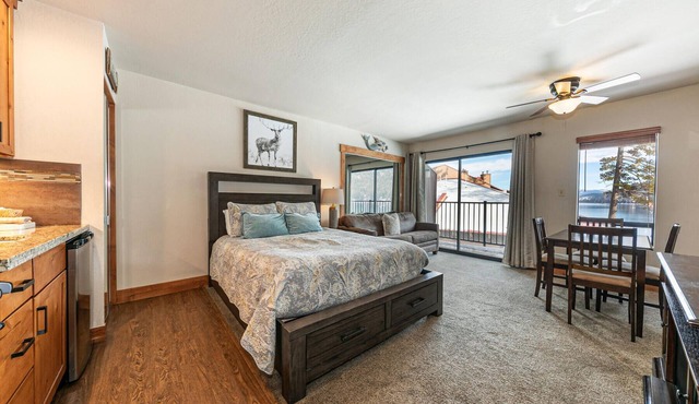 Beautiful Studio w/Lake View #243 at Donner Lake Village